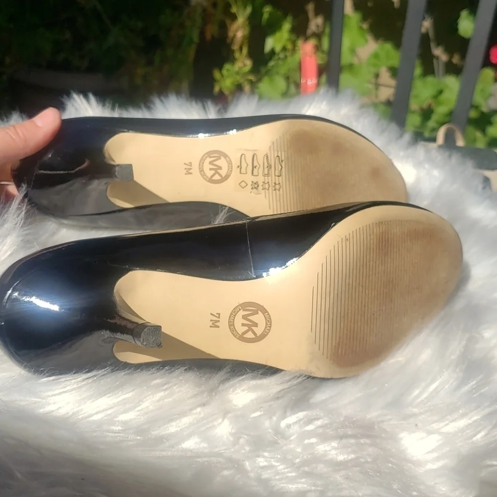 MICHAEL KORS Black Patent Peep Toe Heels 7